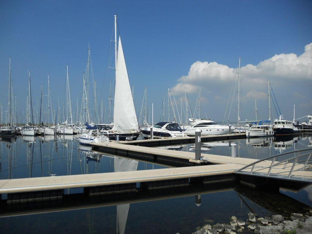 Wunderschoenes-freihstehendes-Ferienhaus-an-der-See-Sauna-Strand-Yachthafen-WLAN Bruinisse Exterior foto