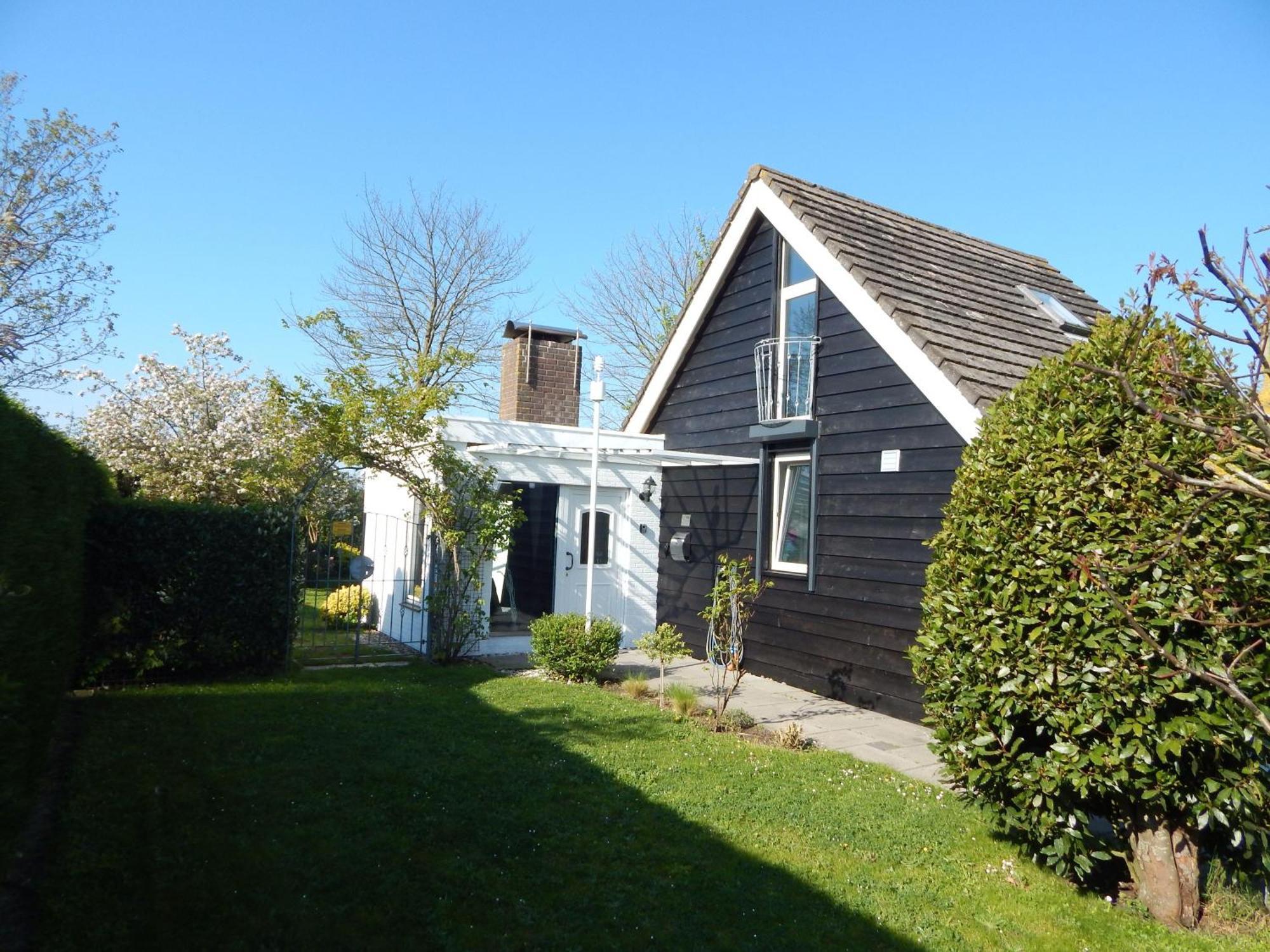 Wunderschoenes-freihstehendes-Ferienhaus-an-der-See-Sauna-Strand-Yachthafen-WLAN Bruinisse Exterior foto